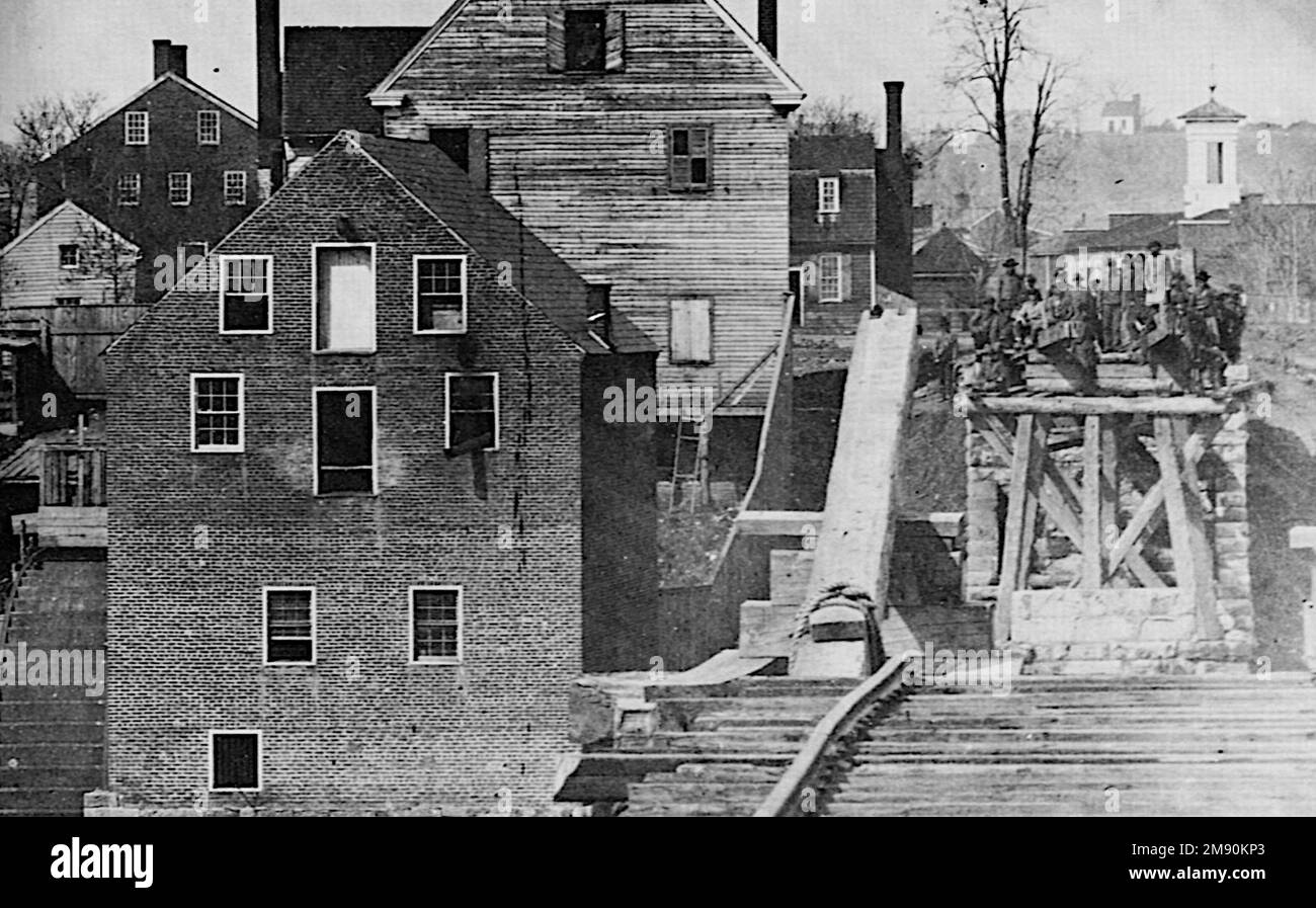 Matthew Brady - Fredericksburg vom Fluss. Zeigt konföderierte Truppen und Brücke. (Aus einer Entfernung von 1,5 km.) - 1860 - 1865 Stockfoto