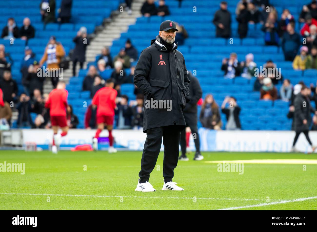 Jurgen Klopp, Manager von Liverpool, beobachtet das Warm-Up vor dem Spiel der Premier League zwischen Brighton und Liverpool auf der Amex am 14. Januar 2023 Stockfoto