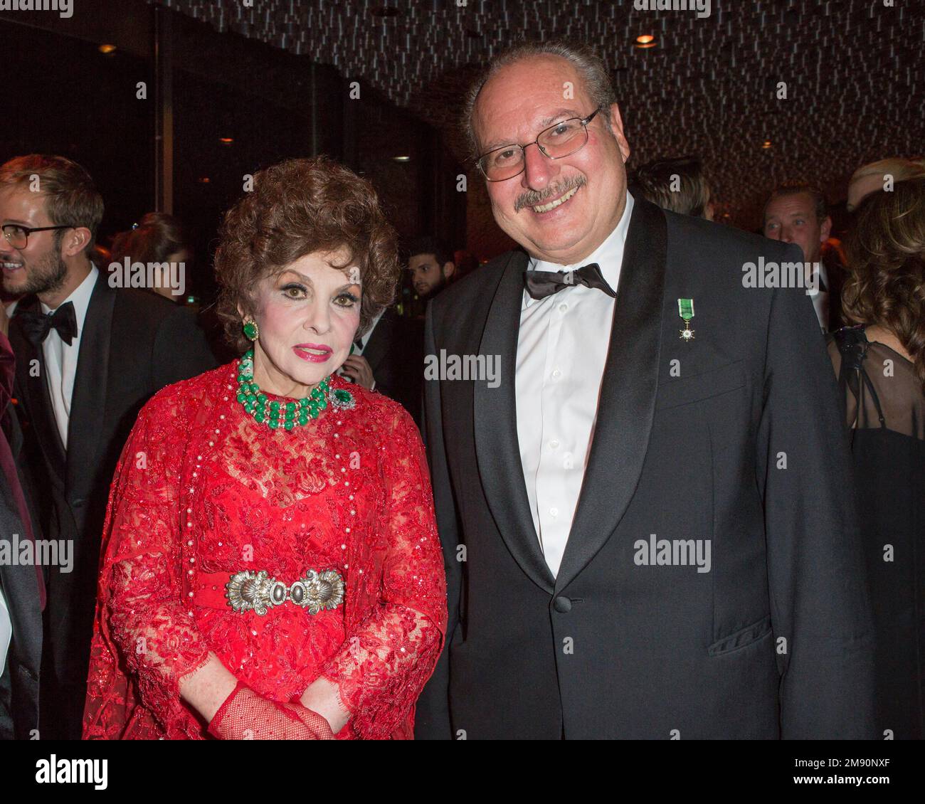 Die italienische Schauspielerin Gina Lollobrigida stirbt im Alter von 95 Jahren in einer römischen Klinik. Aktenbilder von Gina Lollobrigida und König Fouad nehmen an der 2. Ausgabe der Gran Gala von Bern Teil, die in der Kursaal Arena zu Ehren der HSH, des Prinzen Albert II. Von Monaco, stattfindet, und sammeln Stiftungen zum Gewinn seiner Stiftung, Bern, am 17. Oktober 2013. Foto: Marco Piovanotto/ABACAPRESS.COM Stockfoto