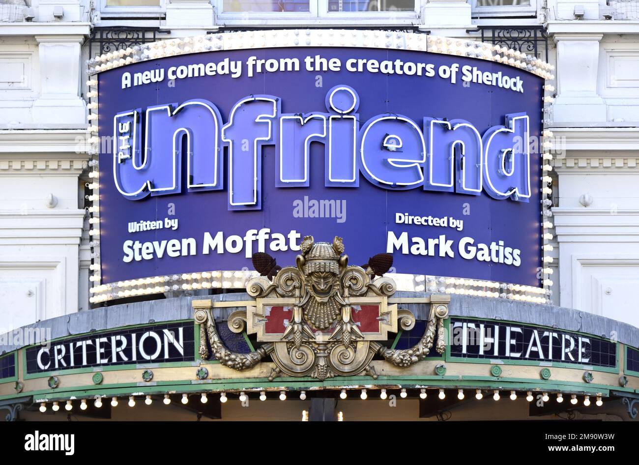 London, England, Großbritannien. "Der Unfreund" - Comedy von Steven Moffat im Croiterion Theatre, Piccadilly Circus. Januar 2023 Stockfoto