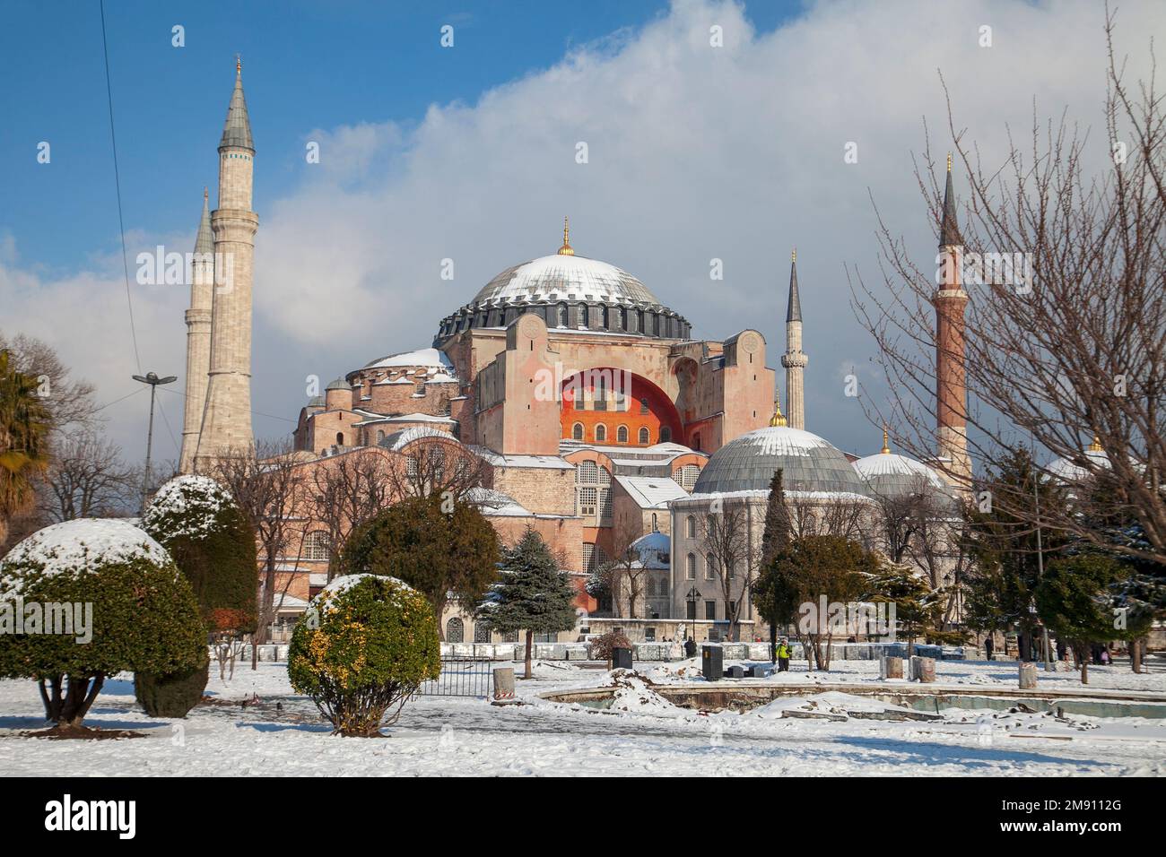 İstanbul/ Türkei - 01. Februar 2012: Hagia Sophia Moschee, ehemals Hagia Sophia Kirche, Moschee in Istanbul, alte Basilika, Kathedrale und Museum. Stockfoto