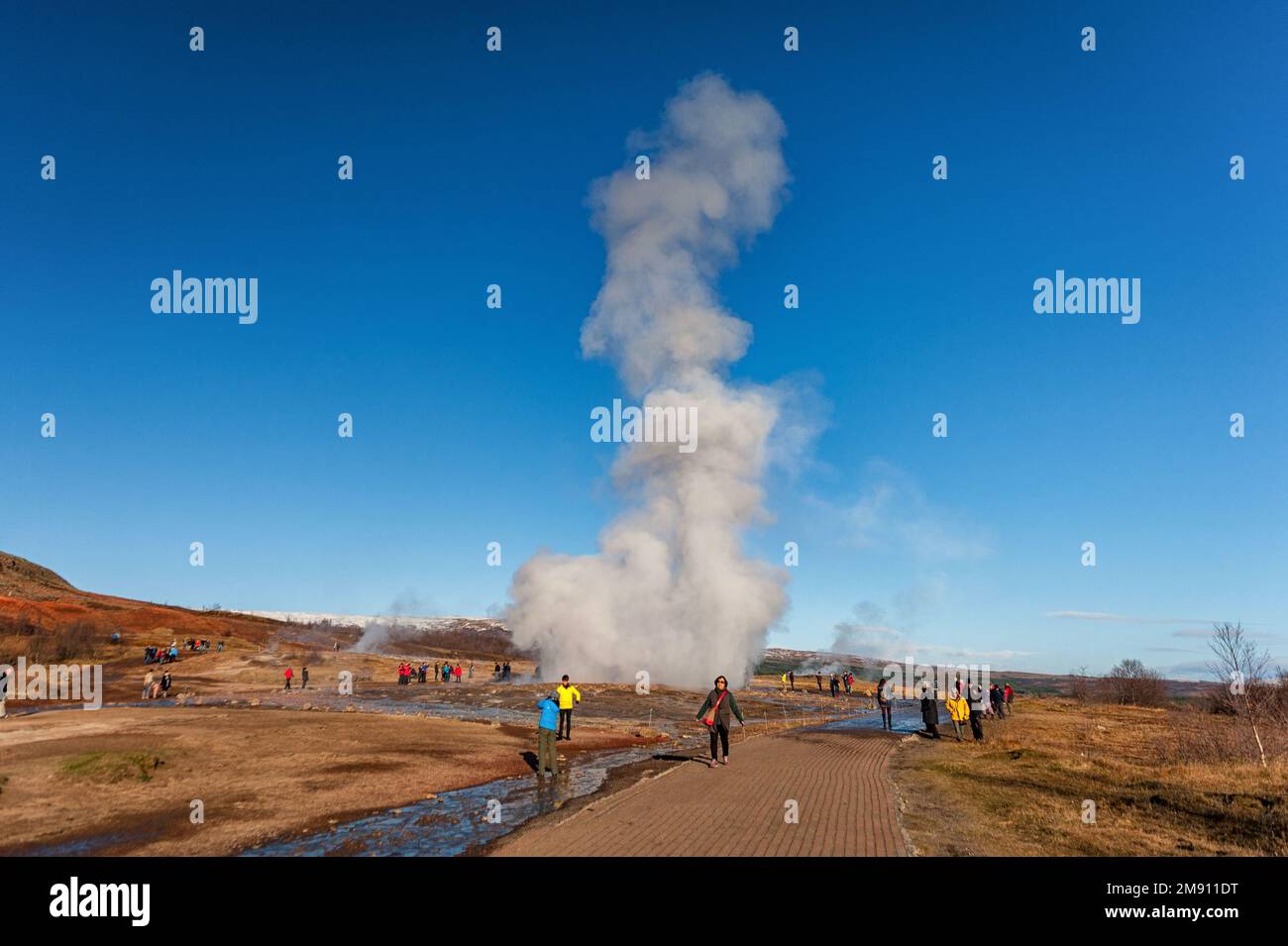 Strokkur Geysir. Einer der beliebtesten Orte in Island. Stockfoto