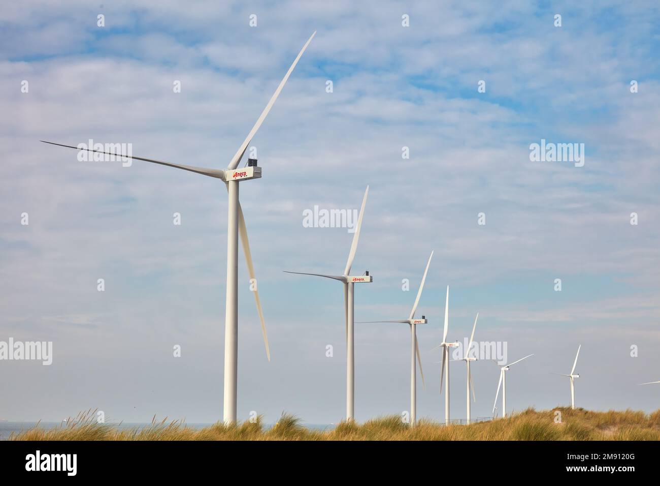 Rotterdam, Niederlande - 12. Oktober 2022: Neue Windturbine des niederländischen Energieversorgers Eneco auf der Maasvlakte in Rotterdam Stockfoto