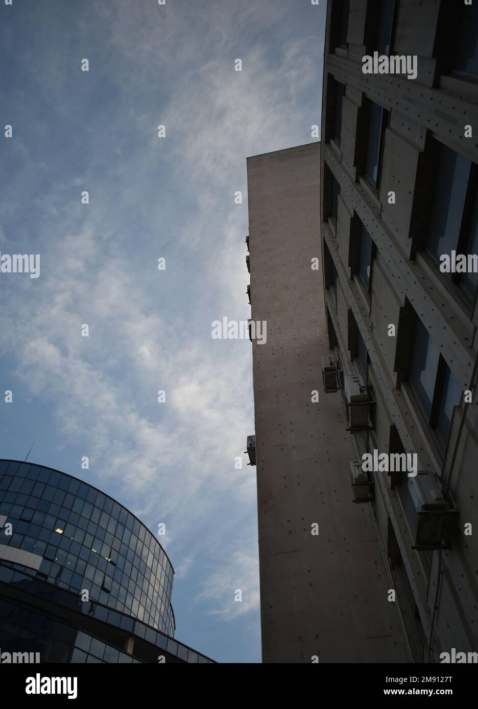 Urbane Gebäude Architektur Sonnenuntergang an einem Wintertag Stockfoto