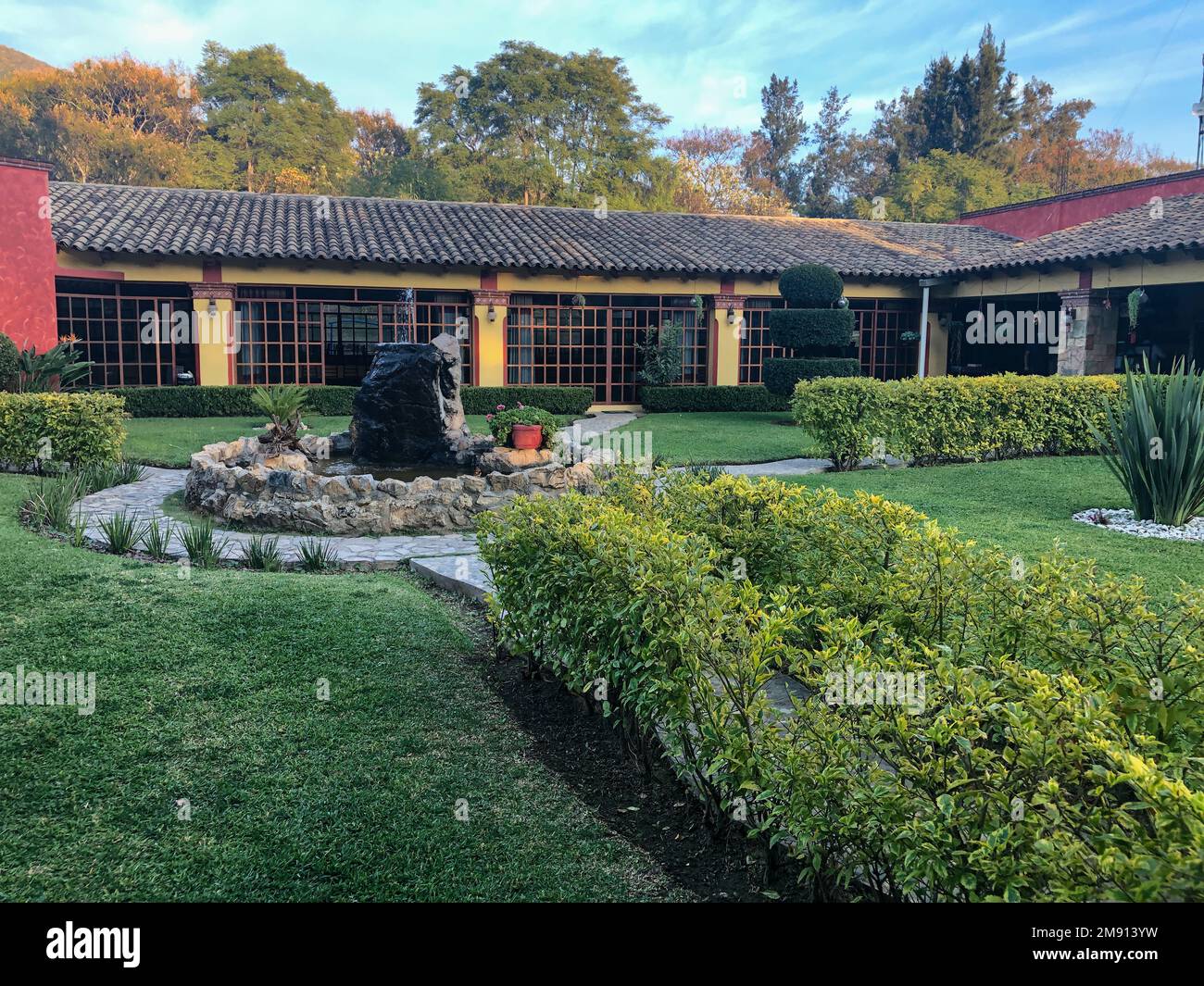 Anlage eines modernen, traditionellen mexikanischen Restaurants am Stadtrand von Oaxaca, Mexiko. Stockfoto