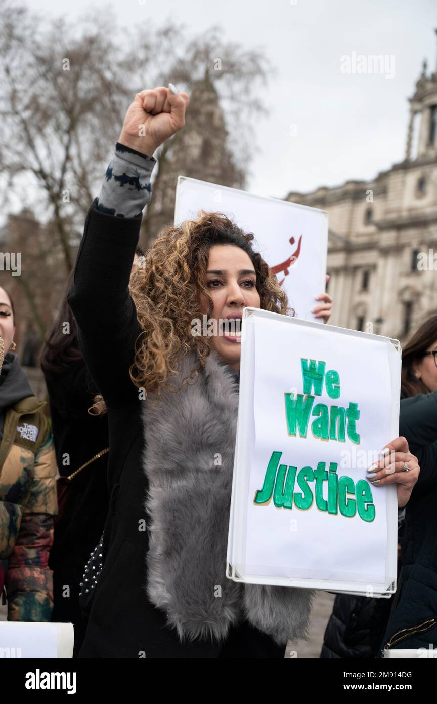 Am 14. 2023. Januar demonstriert eine Gruppe afghanischer Frauen auf dem Parliament Square und fordert Bildung und Freiheit für Frauen in Afghanistan. Stockfoto