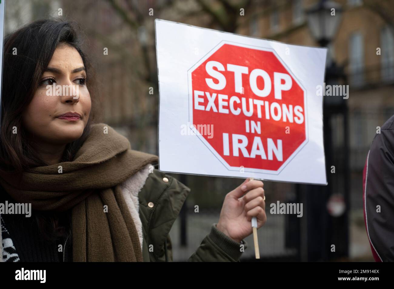 Am 14. 2023. Januar demonstrierte eine Gruppe von Iranern gegenüber der Downing Street für Veränderung im Iran und gegen Hinrichtung. Stockfoto