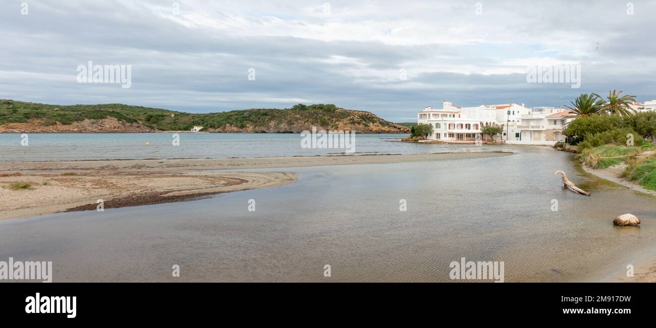 Es Grau Beach, Dorf im Naturschutzgebiet s'Albufera des Grau, Menorca, Balearen, Spanien. Stockfoto