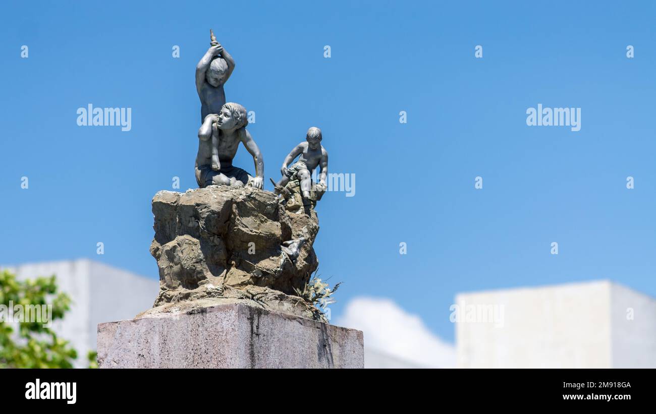 Ein flacher Fokus auf eine Statue im Park Eugenio Maria de Hostos Stockfoto