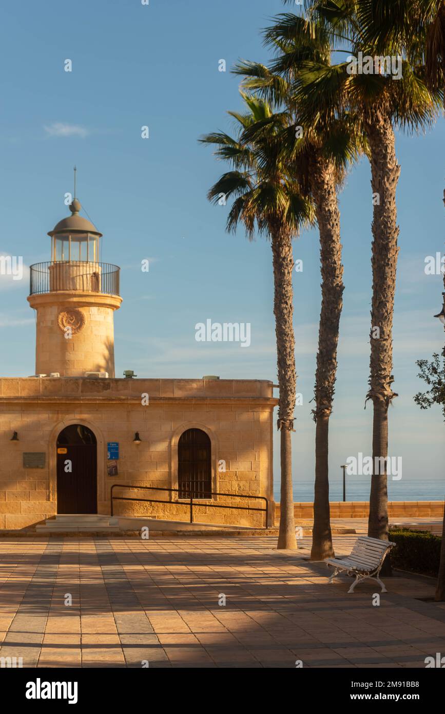 ROQUETAS DE MAR, SPANIEN - 24. NOVEMBER 2022 eines der vielen wunderschönen historischen Gebäude in der Stadt Roquetas de Mar, erbaut im Jahr 1863 Stockfoto