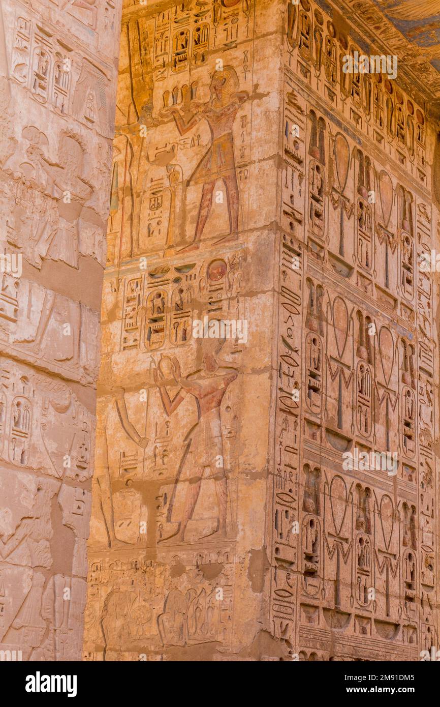 Detail von Medinet Habu (Leichentempel von Ramesses III) in der Theban-Nekropole, Ägypten Stockfoto