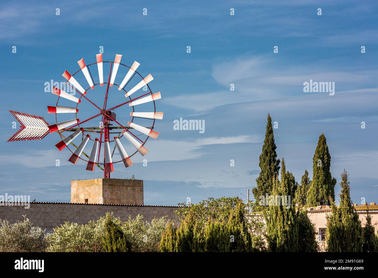 Windmühle für Wasserpumpen auf Mallorca, Mallorca, Balearen, Spanien, Europa Stockfoto