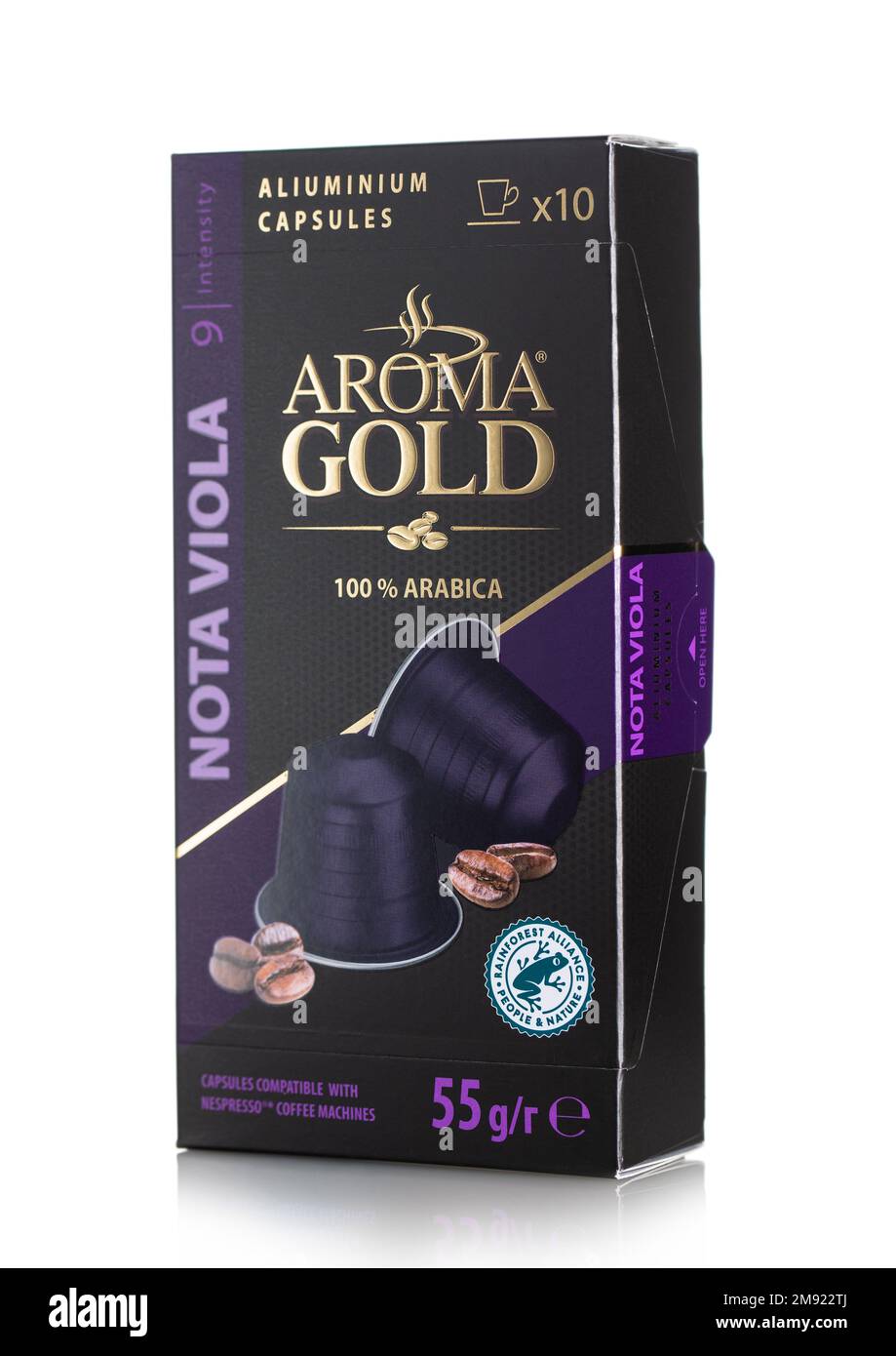 LONDON, Großbritannien - 27. DEZEMBER 2022: Packung Aroma Gold Nova Viola Kaffeekapseln auf weiß. Stockfoto