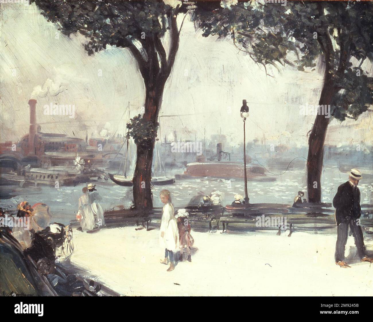 East River Park William Glackens (Amerikanisch, 1870-1938). East River Park, ca. 1902. Öl auf Leinwand, 25 7/8 x 32in. (65,7 x 81,3cm). William Glackens fand in den Parks von New York und den Stadtbewohnern, die sie besuchten, reichlich Themen. Hier stellte er die natürlichen Merkmale des East River Park und die Freizeitbeschäftigungen seiner Bewohner dar, in scharfem Kontrast zur geschäftigen industriellen Umgebung von Brooklyns Uferpromenade, die über das Wasser sichtbar ist. Für die vielen Einwanderer, die in kleinen, beengten Vierteln leben, dienten die städtischen Parks von Brooklyn und Manhattan als Zuflucht vor den schlechten Bedingungen und dem Überfluss Stockfoto