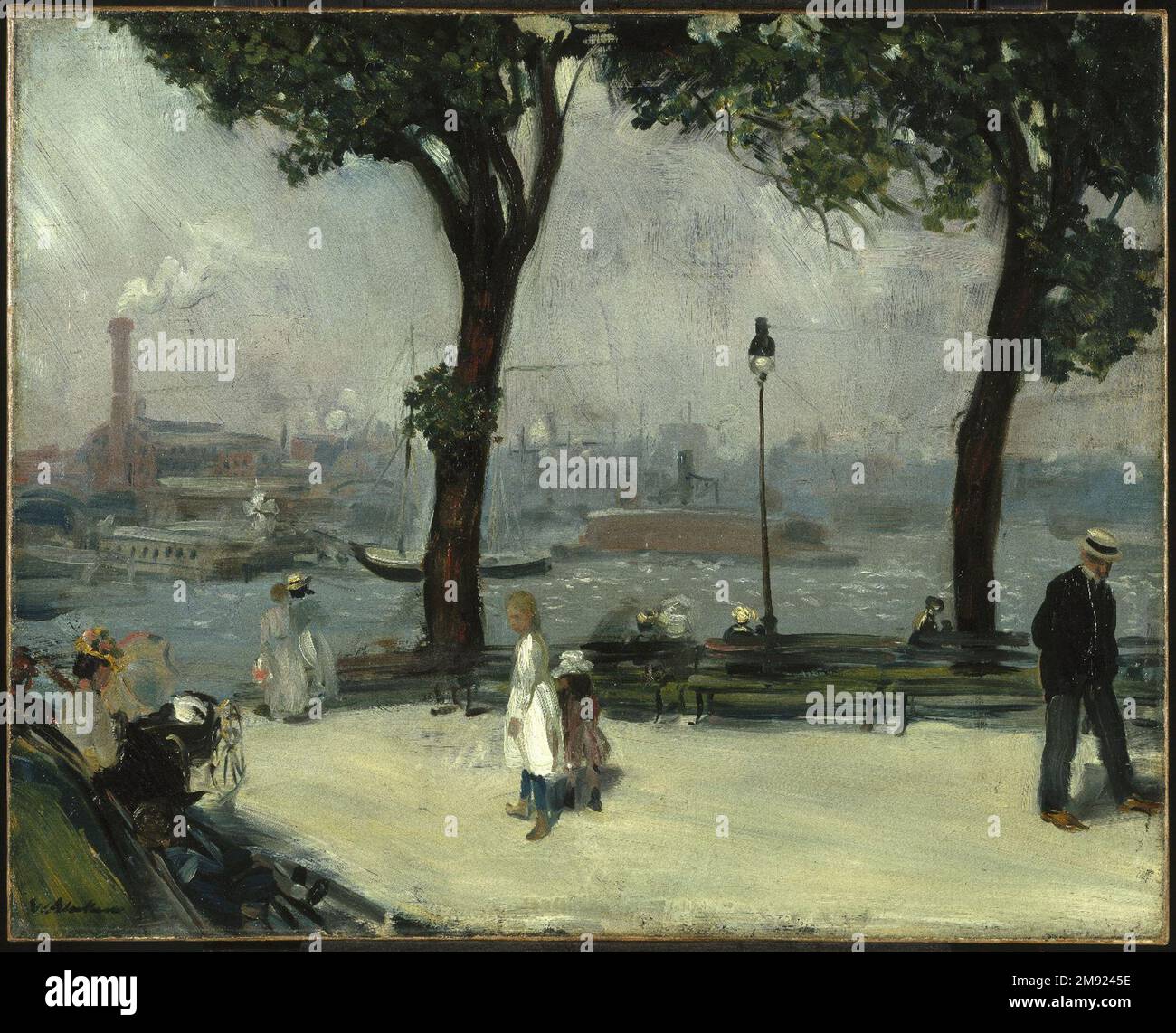 East River Park William Glackens (Amerikanisch, 1870-1938). East River Park, ca. 1902. Öl auf Leinwand, 25 7/8 x 32in. (65,7 x 81,3cm). William Glackens fand in den Parks von New York und den Stadtbewohnern, die sie besuchten, reichlich Themen. Hier stellte er die natürlichen Merkmale des East River Park und die Freizeitbeschäftigungen seiner Bewohner dar, in scharfem Kontrast zur geschäftigen industriellen Umgebung von Brooklyns Uferpromenade, die über das Wasser sichtbar ist. Für die vielen Einwanderer, die in kleinen, beengten Vierteln leben, dienten die städtischen Parks von Brooklyn und Manhattan als Zuflucht vor den schlechten Bedingungen und dem Überfluss Stockfoto