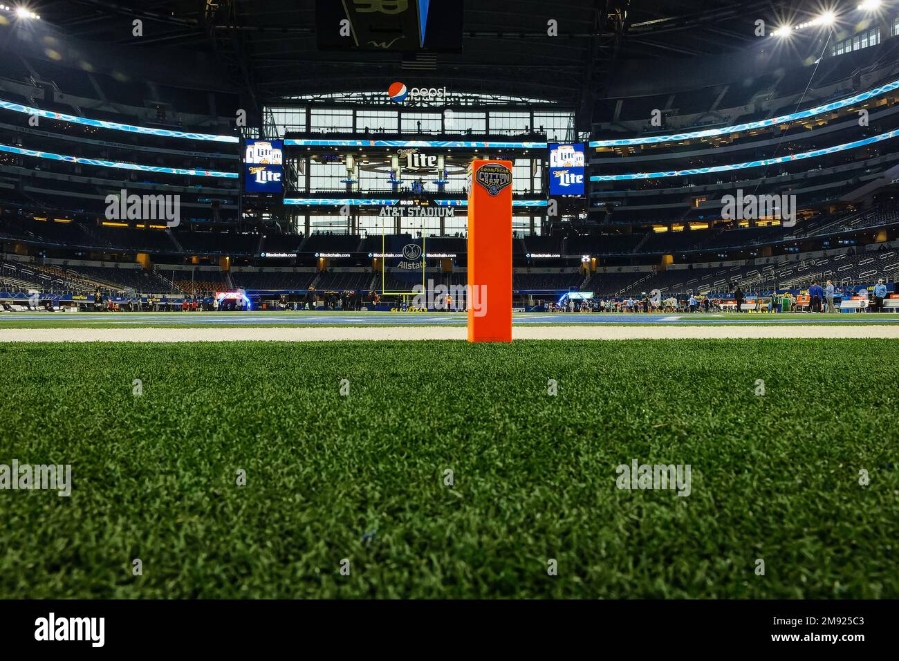 Ein Blick vom südlichen Ende der Zone vor dem Beginn des Goodyear Cotton Bowl Classic 87. im AT&T Stadium am Montag, den 2. Januar 2023 in Arlington, Texas. (E Stockfoto