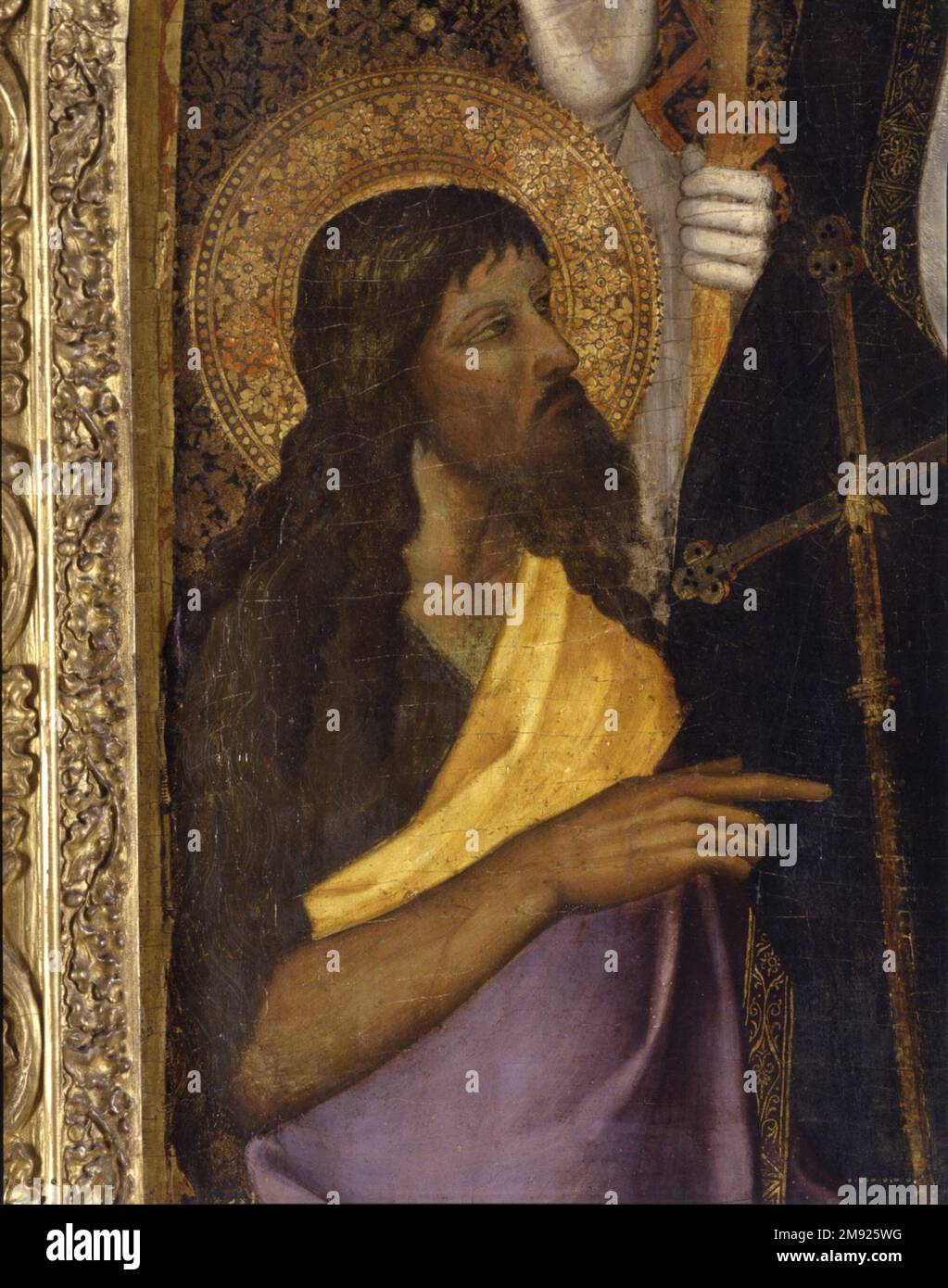Madonna und Kind fasziniert von den Heiligen Zenobius, Johannes dem Täufer, Reparata und Johannes dem Evangelisten Nardo di Cione (Italienisch, Florentiner, aktiv 1343-1356/1366). Madonna und Kind in Begeisterung mit den Heiligen Zenobius, Johannes dem Täufer, Reparata und Johannes dem Evangelisten, Mitte des 14. Jahrhunderts. Tafel mit Tempera- und Gold-Werkzeug, 77 1/2 x 39 1/2 Zoll (196,9 x 100,3 cm). Im Jahr 1348 tötete die Beulenpest mehr als die Hälfte der Bevölkerung von Florenz und verursachte tiefgreifende soziale, wirtschaftliche und psychische Zerstörung. Nach der Pest malte Nardo di Cione dieses große Altarbild, wahrscheinlich für den Dom, am meisten Stockfoto