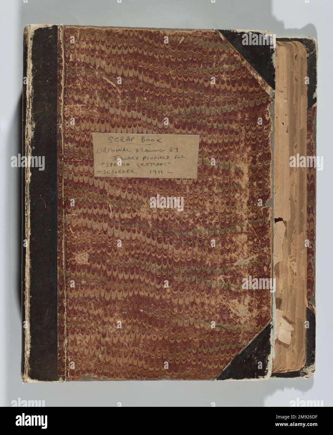 Skizze eines spanischen Mannes Edward Penfield (amerikanisch, 1866-1925). Skizze eines Spaniers, 1906. Aquarell und Graphit auf mittelschwerem, cremefarbenem, mäßig strukturiertem gewebtem Papier, Bogen: 11 1/2 x 7 3/4 cm (29,2 x 19,7 cm). In diesen beiden Werken verwendete Edward Penfield kontrollierte Graphitumrisse und wässrige Waschungen, um die zerfetzten Kleidungsstücke und schmuddeligen Gesichter der Arbeiter, die er während einer Reise durch Spanien im Jahr 1906 begegnete, zu detaillieren. Der offene Realismus seiner Herangehensweise verleiht seinen Bildern eine dokumentarische Authentizität; tatsächlich waren es wahrscheinlich Studien für seine illustrierten spanischen Reiseführer-Skizzen (1911 Stockfoto