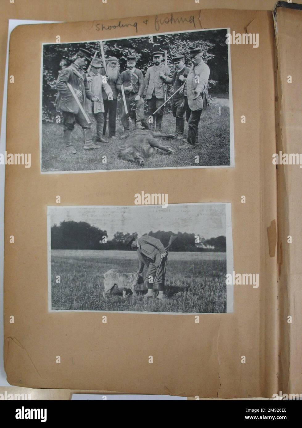 Skizze eines spanischen Mannes Edward Penfield (amerikanisch, 1866-1925). Skizze eines Spaniers, 1906. Aquarell und Graphit auf mittelschwerem, cremefarbenem, mäßig strukturiertem gewebtem Papier, Bogen: 11 1/2 x 7 3/4 cm (29,2 x 19,7 cm). In diesen beiden Werken verwendete Edward Penfield kontrollierte Graphitumrisse und wässrige Waschungen, um die zerfetzten Kleidungsstücke und schmuddeligen Gesichter der Arbeiter, die er während einer Reise durch Spanien im Jahr 1906 begegnete, zu detaillieren. Der offene Realismus seiner Herangehensweise verleiht seinen Bildern eine dokumentarische Authentizität; tatsächlich waren es wahrscheinlich Studien für seine illustrierten spanischen Reiseführer-Skizzen (1911 Stockfoto