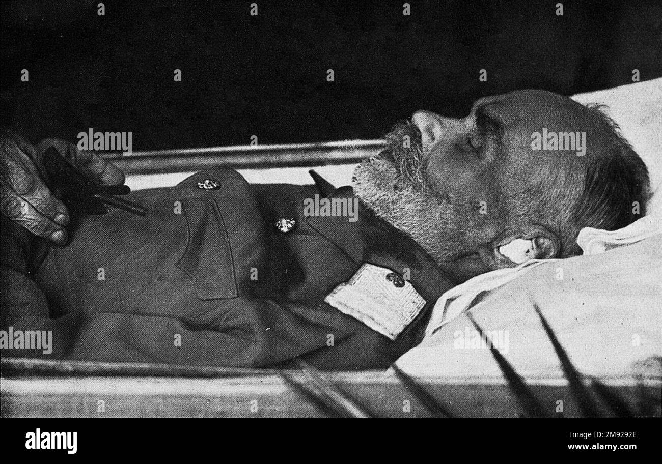Mann in einem sarg Schwarzweiß-Stockfotos und -bilder - Alamy