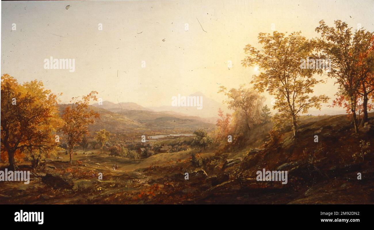 Herbst am Mount Chocorua Jasper Francis Cropsey (amerikanisch, 1823-1900). Herbst am Mount Chocorua, 1869. Öl auf Segeltuch, 23 13/16 x 44 1/4 Zoll (60,5 x 112,4 cm). Diese herrlich gerenderte Herbstszene bietet einen Panoramablick auf die White Mountains von New Hampshire, wo Jasper Francis Cropsey in den 1860er und frühen 1870er skizziert und gemalt hat, mit dem Gipfel des Mount Chocorua in der Ferne. Im Vordergrund werden die topografischen Elemente, wie z. B. gesprungene Bäume und Herbstlaub, mit winzigen Details dargestellt, während der weitläufige Himmel durch ein durchdringendes gelbes Licht beleuchtet wird. Die Stockfoto