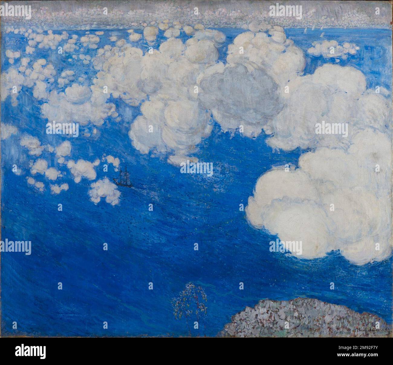 Wolken über dem Schwarzen Meer--Krim Boris Anisfeld (Russisch, 1879-1973). , 1906. Öl auf Segeltuch, 49 1/2 x 56 Zoll (125,7 x 142,2 cm). Die Leinwand von Boris Anisfeld bietet einen schwindelerregenden Blick auf das Schwarze Meer von der Spitze des Ayu-Dag-Berges in der Südukraine. Der Zuschauer hat das Gefühl, in der Luft platziert zu werden, und blickt hinunter durch glühende Wolken auf eine Weite von blauem Wasser, inmitten eines kleinen Boots. Obwohl die Szene einen riesigen Raum darstellt, stellt die komplexe Komposition des Künstlers die Illusion der Tiefe in traditionellen Landschaften in Frage, indem sie die Elemente – Wolke, Land und – abflacht Stockfoto