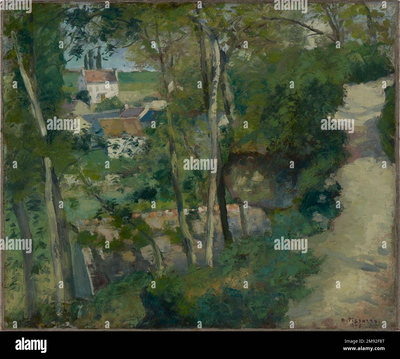 The Climb, Rue de la Côte-du-Jalet, Pontoise (Chemin Montant, rue de la Côte-du-Jalet, Pontoise) Camille Jacob Pissarro (Saint Thomas, (früher Dänische Westindischen Inseln), 1830–1903, Paris, Frankreich). , 1875. Öl auf Segeltuch, 21 1/4 x 25 7/8 Zoll (54 x 65,7 cm). In diesem Gemälde weicht Camille Pissarro von den lesbaren Perspektiven traditioneller Landschaften ab. Mit einer Reihe von Techniken, von Farbnuancen bis hin zu einer breiten Palette von Messern, kann er verschiedene Blickwinkel einnehmen: Den Weg hinauf, durch die Bäume hinunter und über die Gebäude. Diese komplexe Behandlung von Raum und Form, die sol Stockfoto