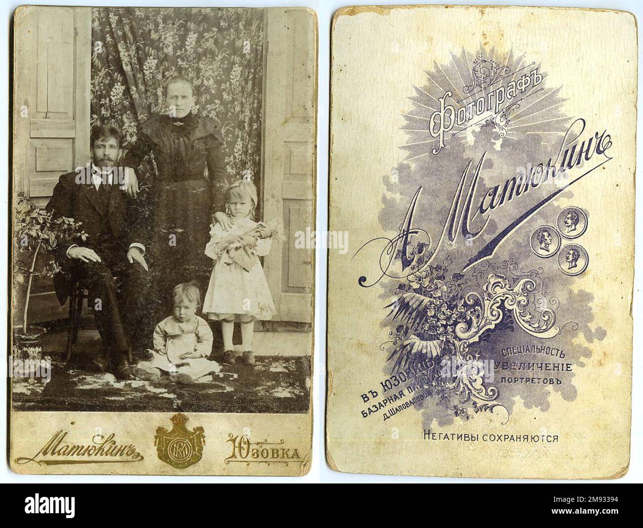 Familienfoto Anfang 1900er aus Donezk Ukraine - Fotostudio Matyukin Ca. Vor 1917 Uhr Stockfoto