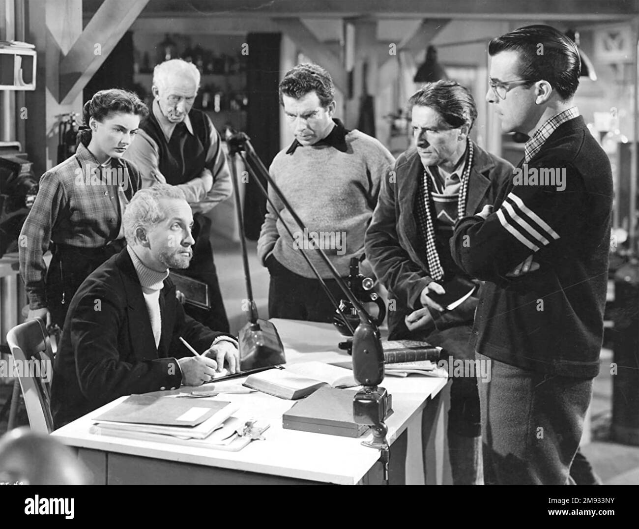 THE THING FROM ANOTHER WORLD 1951 RKO Radio Pictures Sci-Fi-Film. Mit Margaret Sheridan auf der linken Seite Stockfoto