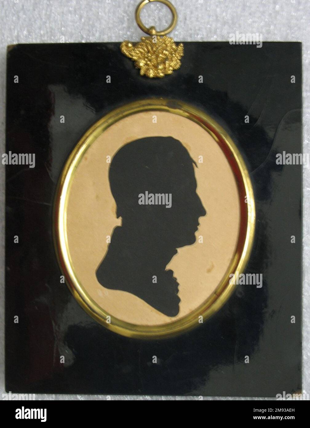 Profil eines Mannes William James Hubard (Amerikaner, geboren in England, 1807-1862). Profil eines Mannes, ca. 1835. Ausschnitt aus lackiertem Papier, montiert auf gewebtem Papier im Rahmen aus Papier-mâché mit Messingaufhängung, Bild (Sicht): 3 3/8 x 2 3/4 Zoll (8,6 x 7 cm). Dekorative Kunst ca. 1835 Stockfoto
