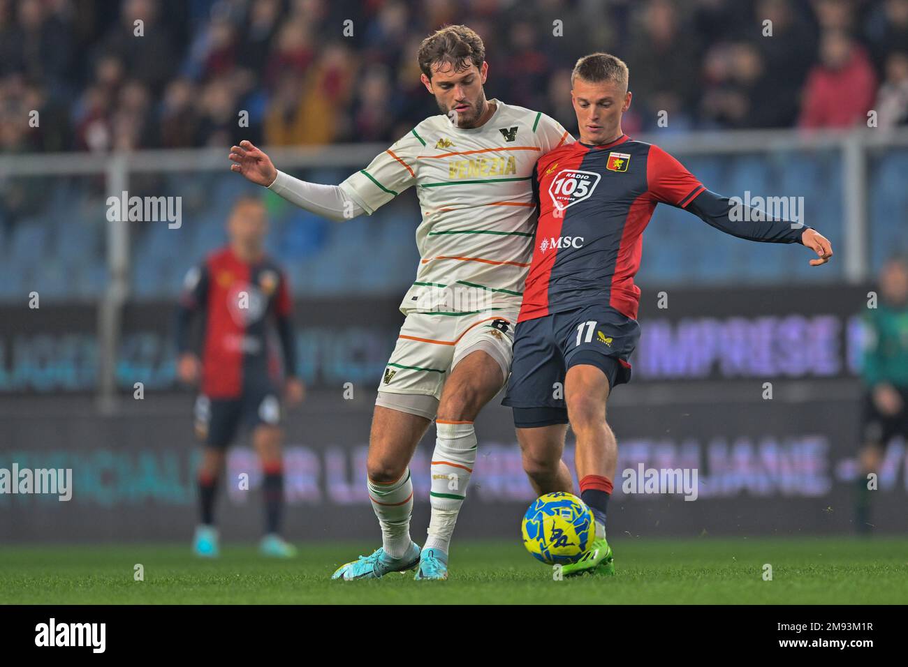 Luigi Ferraris Stadium, Genua, Italien, 16. Januar 2023, Francis Tanner Tessmann (Venezia) – Albert Gudmundsson (Genua) beim CFC-Spiel Genua gegen den FC Venezia – italienischer Fußball Serie B. Stockfoto