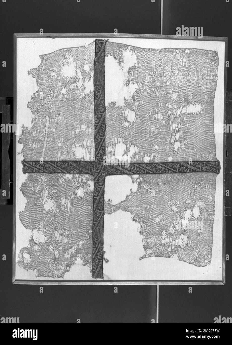 Shawl oder Veil Shawl oder Veil. Baumwolle, Camelidfaser, 38 1/4 x 45 cm (97,2 x 114,3 cm). Kunst des Amerikas Stockfoto