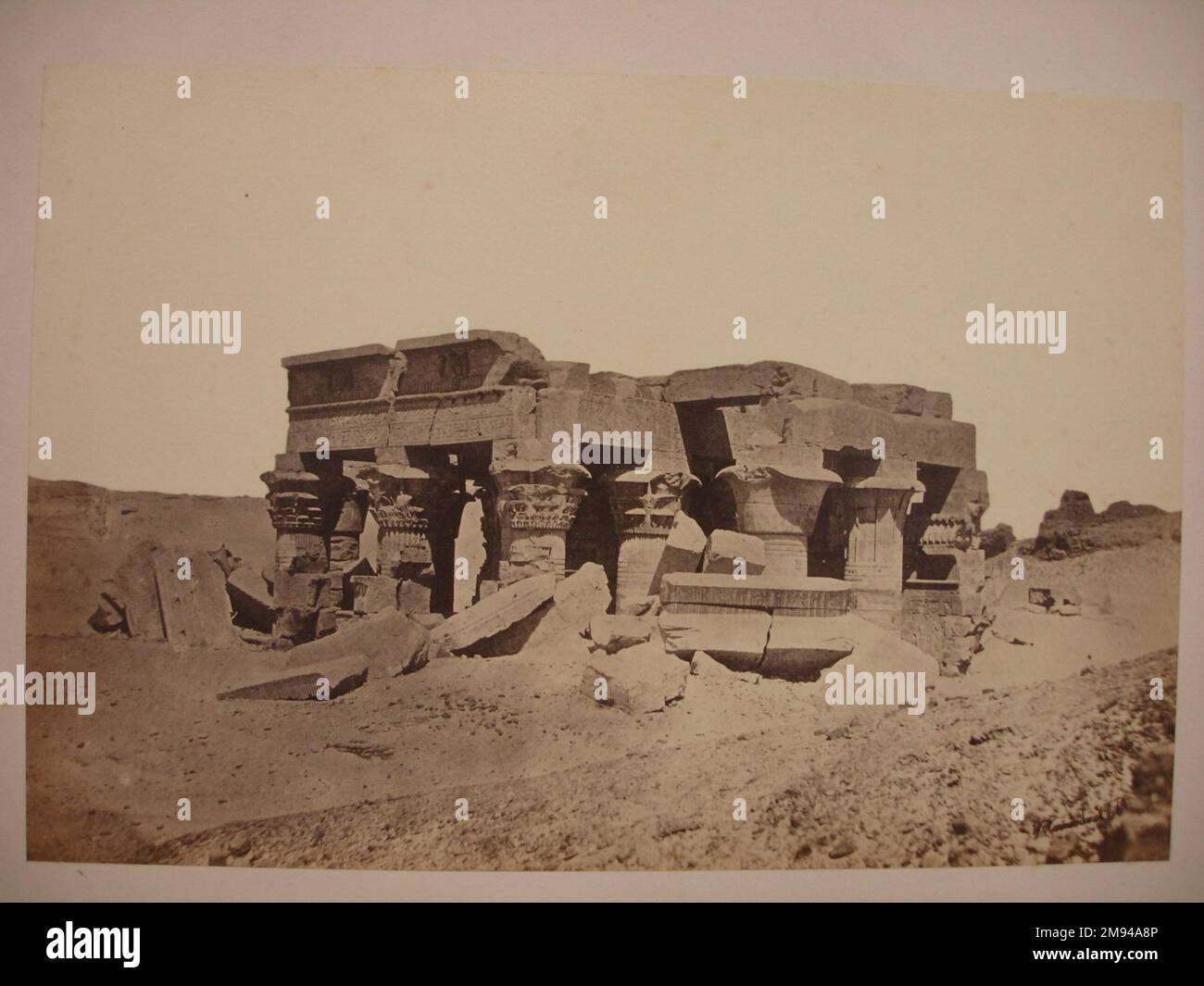 Outer Hypostyle Hall in Kom Ombo Wihelm Hammerschmidt (deutsch, gestorben 1869). , Mitte des 19. Jahrhunderts. Fotografie in Albumsilber, Bild/Blatt: 7 3/4 x 10 1/4 Zoll (19,7 x 26 cm). Fotografie Mitte des 19. Jahrhunderts Stockfoto