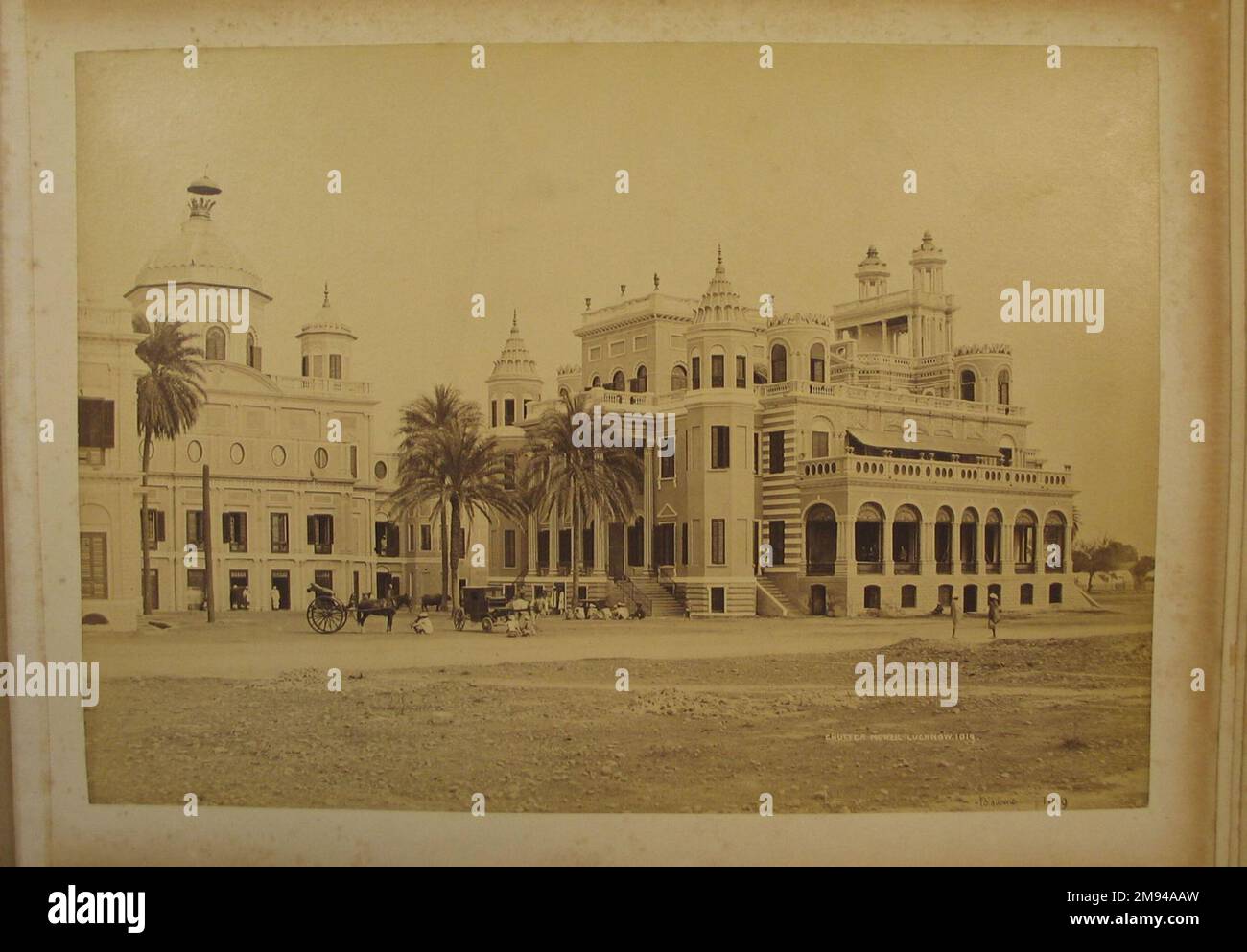 Druck aus Fotoalbum: Architektur in Indien Samuel Bourne (britisch, 1834-1912). Print aus dem Fotoalbum: Architektur in Indien. Fotografie in Albumsilber, 8 1/4 x 11 13/16 cm (21 x 30 cm). Asiatische Kunst Stockfoto