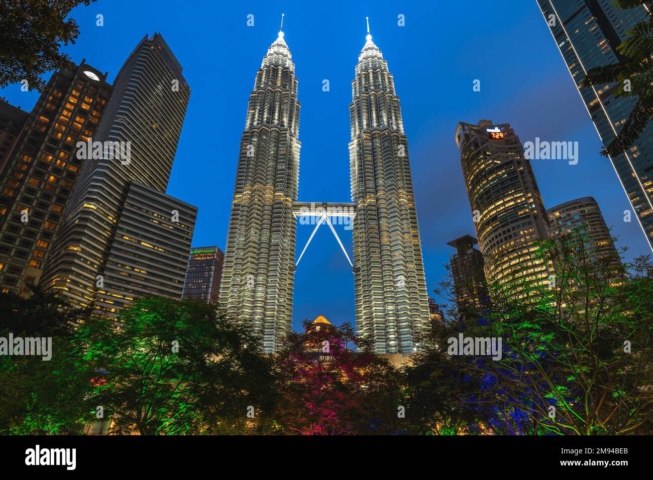 11. Januar 2023: petronas Twin Towers, die höchsten Gebäude in Kuala Lumpur, malaysia und die höchsten Zwillingstürme der Welt. Die Bauarbeiten begannen Stockfoto