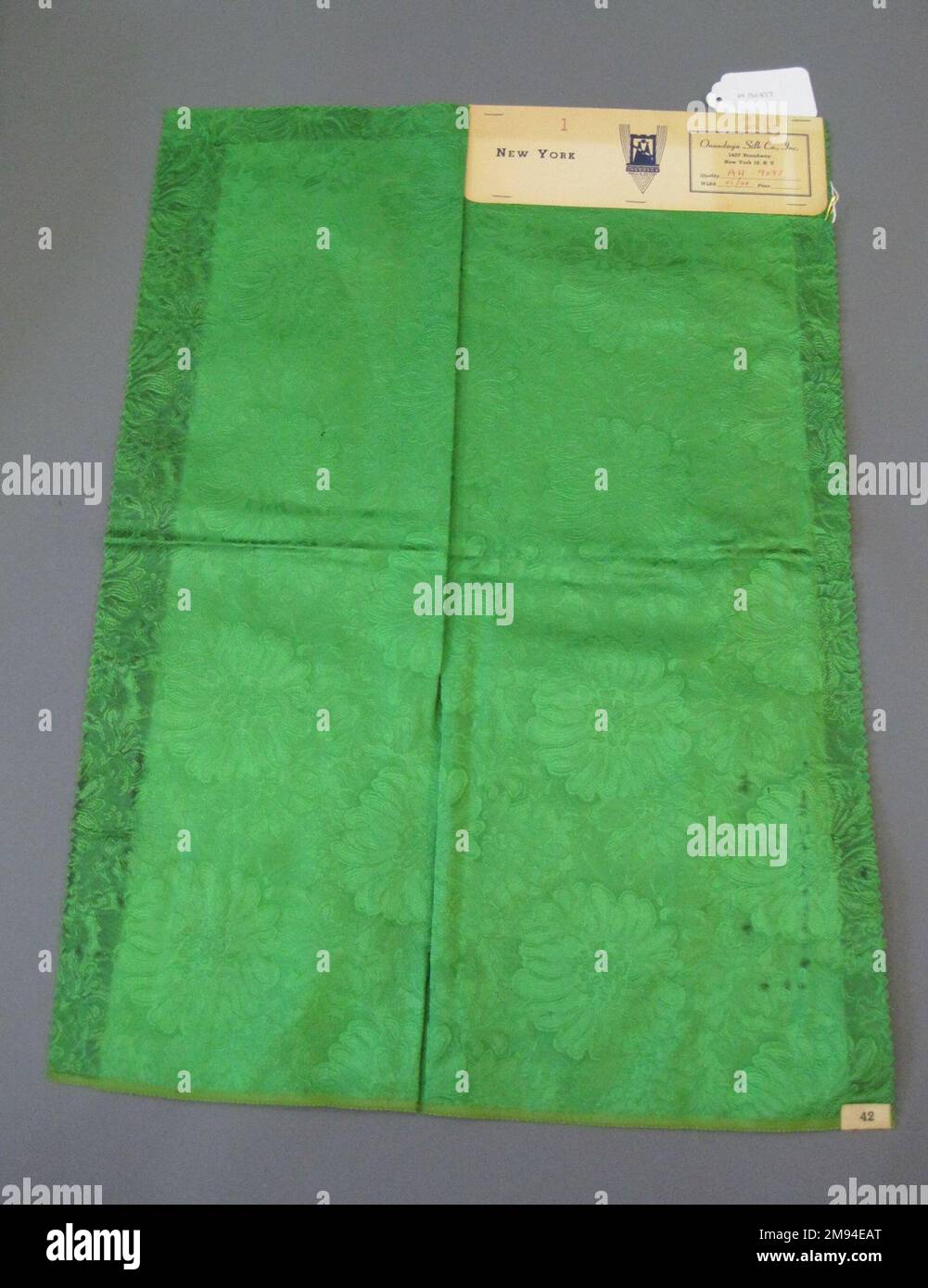 Textile Swatches Onondaga Silk Company, Inc. (1925-1981). , 1948-1959. Seide, 24 x 16 3/4 Zoll (61 x 42,5 cm). 1948-1959 Stockfoto