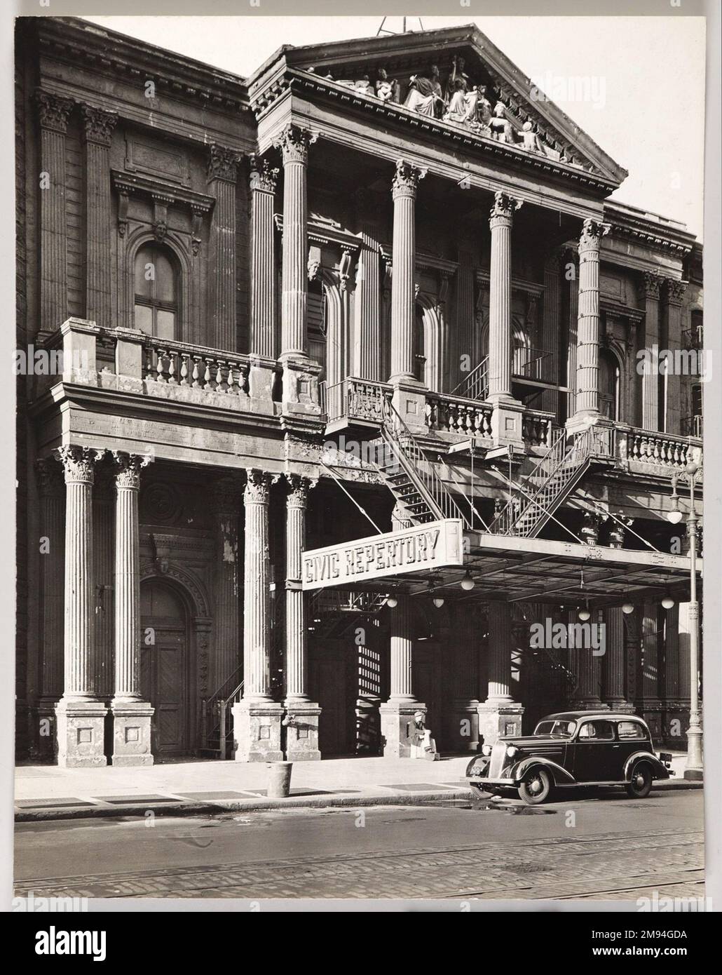 Civic Repetory Theater, 14. Street westlich der 6. Avenue, Manhattan Berenice Abbott (amerikanisch, 1898-1991). , 2. Juli 1936. Foto: Gelatine Silver, 9 1/2 x 7 1/2 cm (24,1 x 19,1 cm). Fotografie 2. Juli 1936 Stockfoto