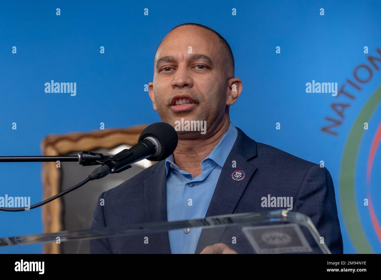 NEW YORK, NY - JANUAR 16: House Minority Leader Hakeem Jeffries (D-NY) spricht während eines Martin Luther King Jr. Tagesveranstaltung in Harlem am 16. Januar 2023 in New York City. Kredit: Ron Adar/Alamy Live News Stockfoto