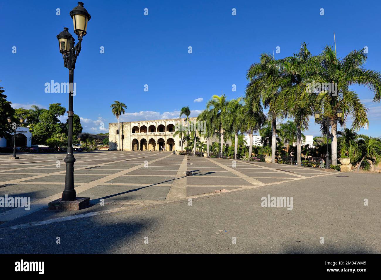 Plaza de Espana mit Alcazar de Colon, Santo Domingo, Dominikanische Republik, Karibik, Mittelamerika Stockfoto