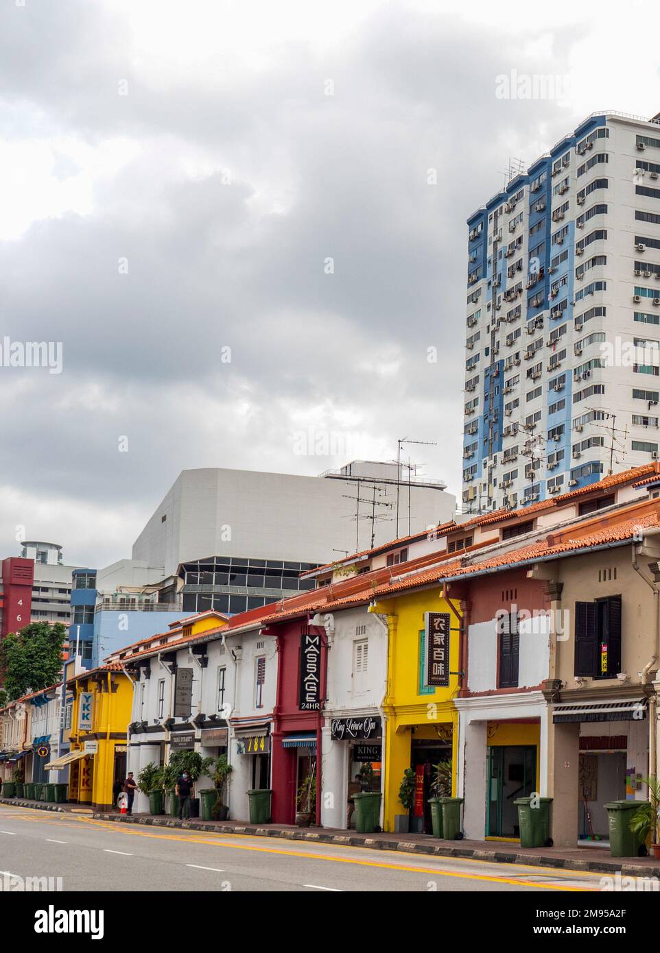 Eine Reihe von Geschäften auf der North Bridge Rd Kampong Gelam Singapur Stockfoto