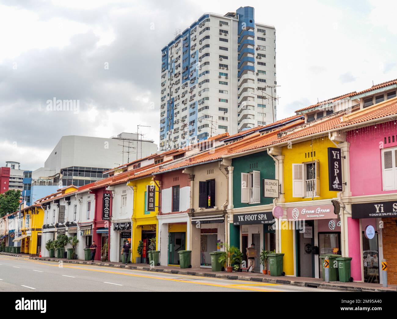 Eine Reihe von Geschäften auf der North Bridge Rd Kampong Gelam Singapur Stockfoto