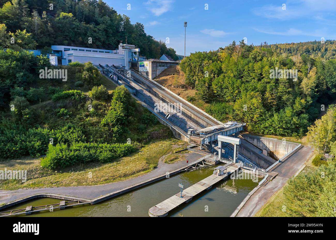 Flusstourismus auf dem Kanal de la Marne au Rhin (Marne-Rhein-Kanal) am Saint-Louis-Arzviller-Plan, Moselle Bootslift Stockfoto