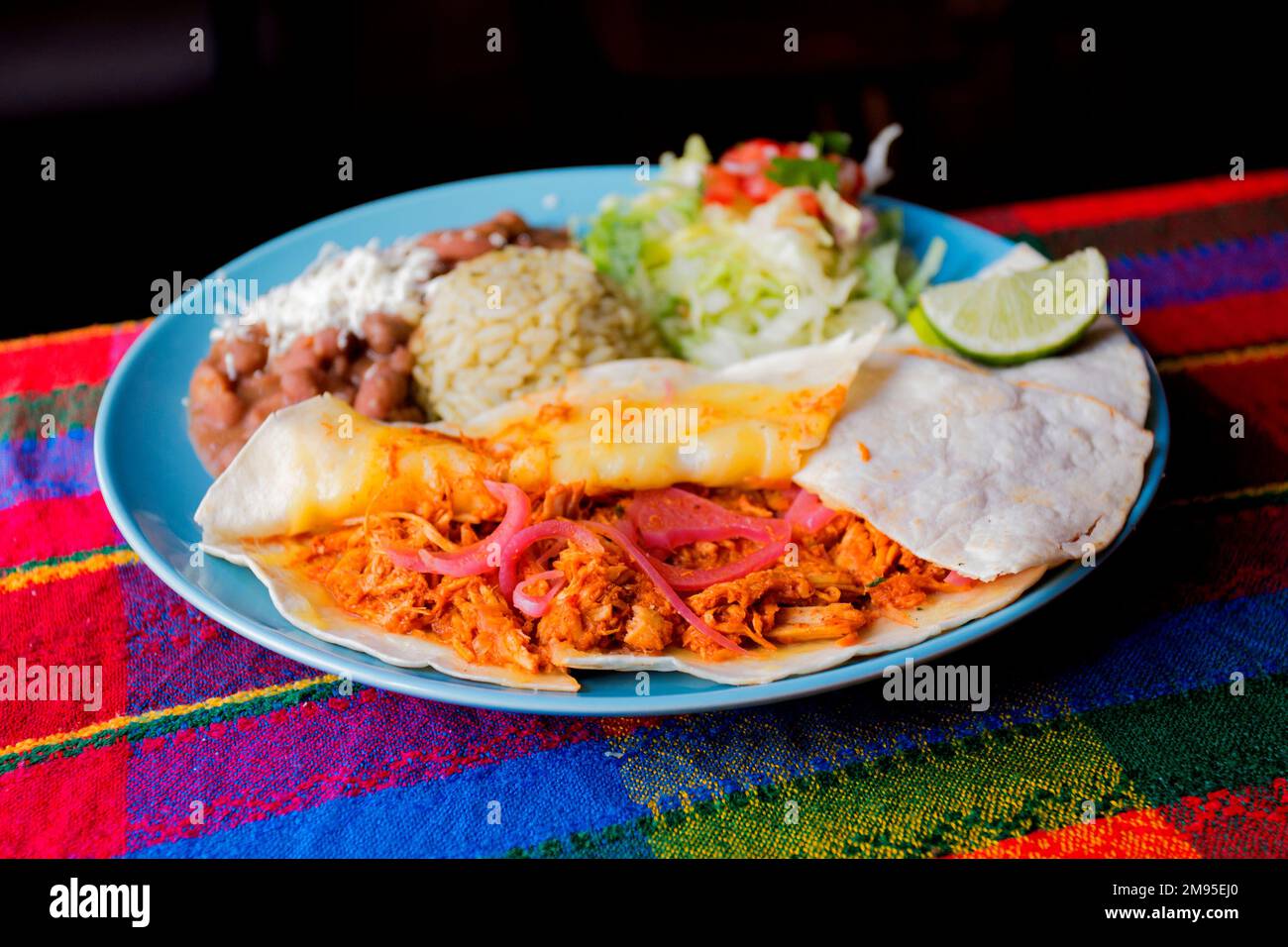 Die Fajita ist eines der traditionellsten und beliebtesten Gerichte der Tex-Mex-Küche. Es besteht aus Fleisch, das auf dem Grill geröstet und in Streifen geschnitten wird Stockfoto