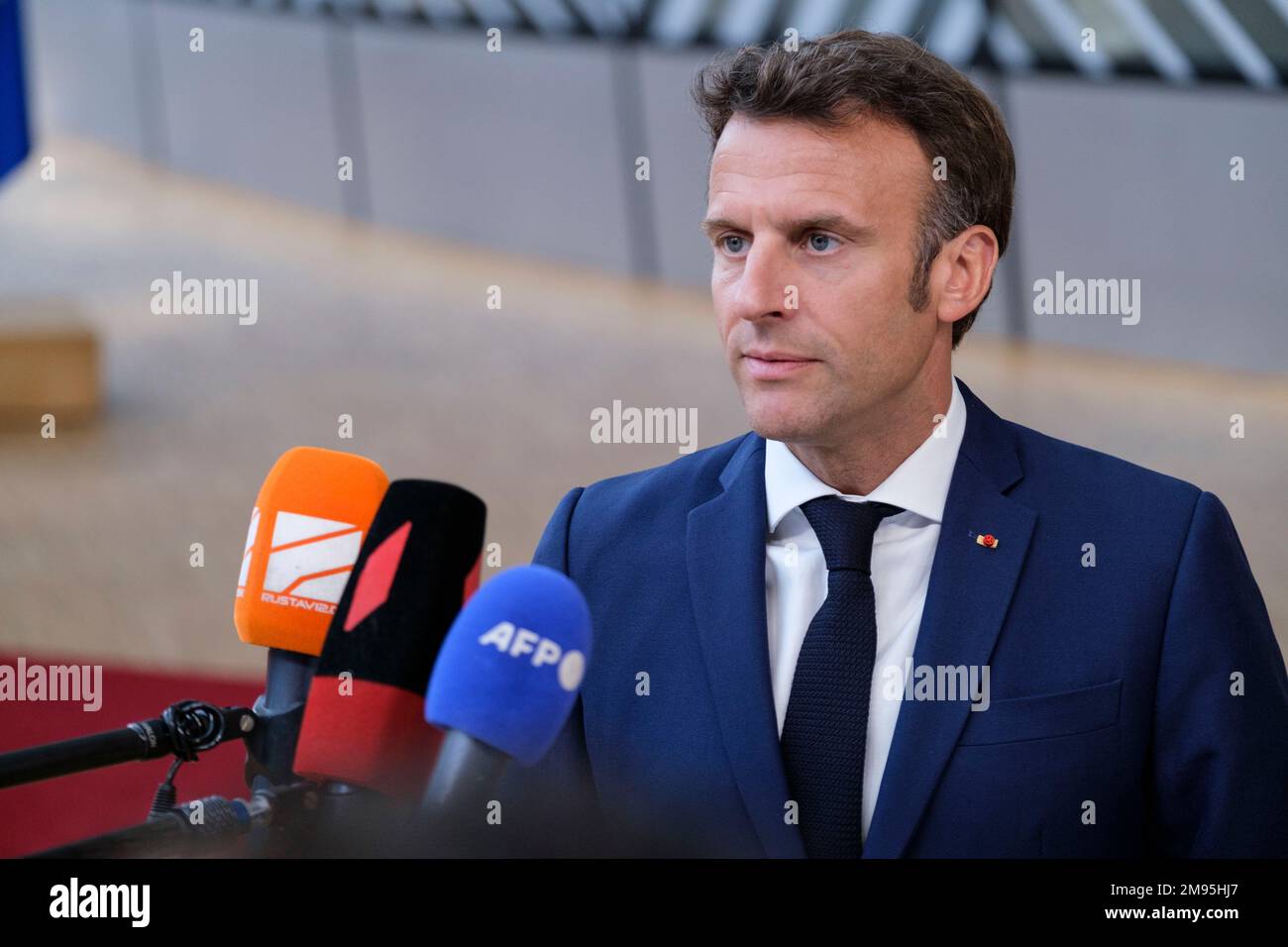 Belgien, Brüssel, 31. Mai 2022: Emmanuel Macron, Präsident der Französischen Republik, beantwortet Fragen in einem Medieninterview nach dem außerordentlichen E Stockfoto