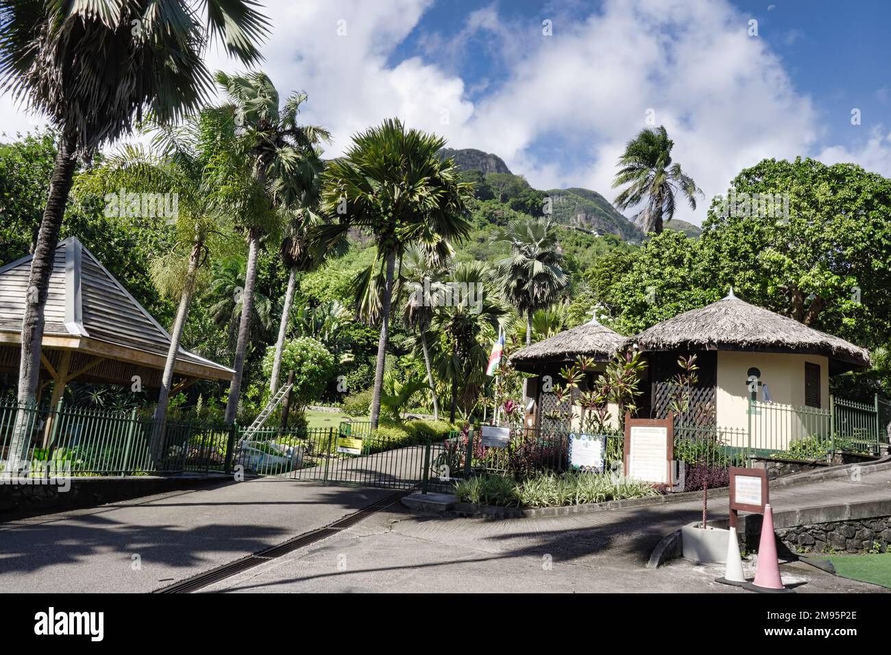 Haupteingang des botanischen Gartens auf Mahe Island Stockfoto