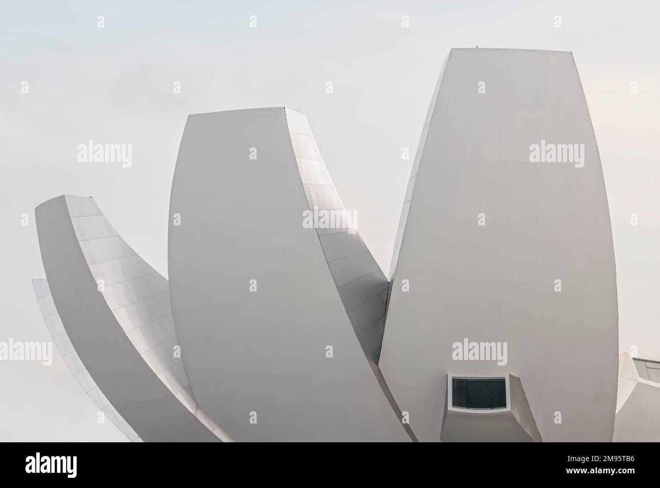 Minimalistisches Architekturdetail des ArtScience Museums in Marina Bay, Singapur Stockfoto