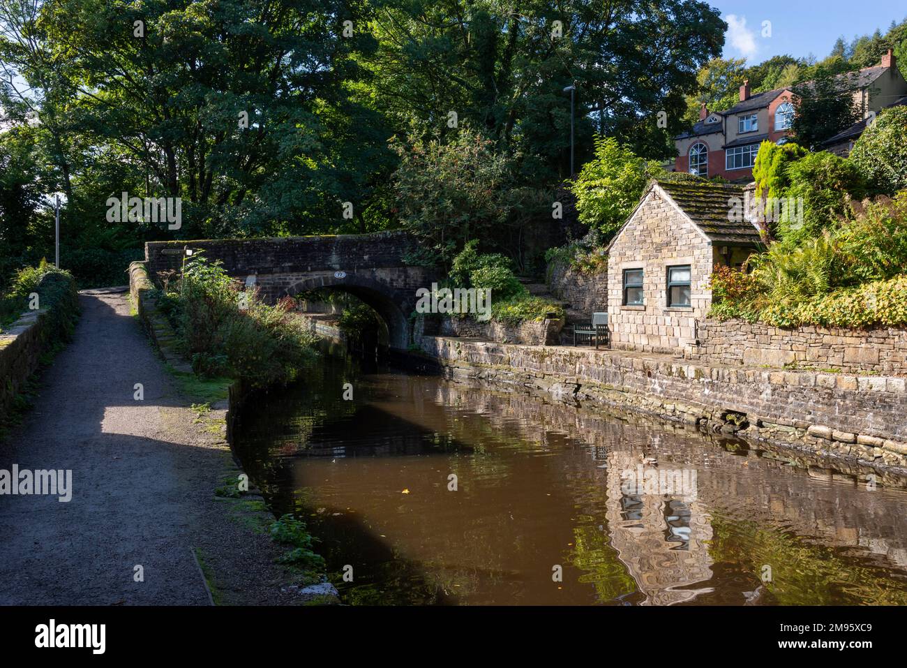 Huddersfield-Kanal in Uppermill, Großraum Manchester, England. Stockfoto