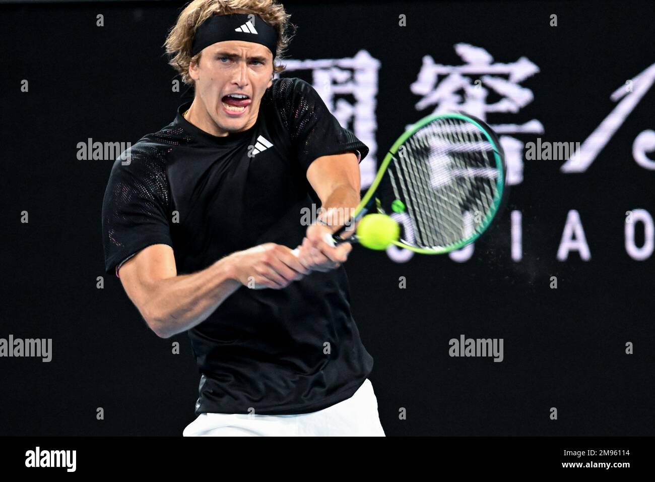 Melbourne, Australien. 17. Januar 2023. Alexander Zverev aus Deutschland tritt am 17. Januar 2023 in Melbourne, Australien, am Australian Open-Tennisturnier in der Singles-Runde 1. gegen Juan Pablo Varillas aus Peru an. Kredit: Guo Lei/Xinhua/Alamy Live News Stockfoto