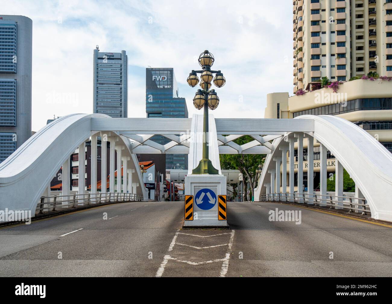 Elgin Bridge eine Bogenbrücke über den Singapore River in der Innenstadt von Singapur Stockfoto