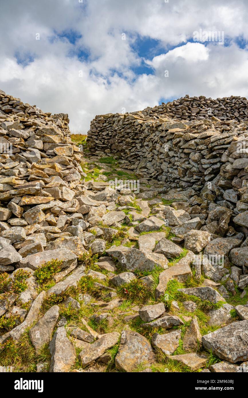 Der Eingang zur eisernen Bergfestung Tre'r Ceiri auf der Llyn-Halbinsel Gwynedd North Wales Stockfoto